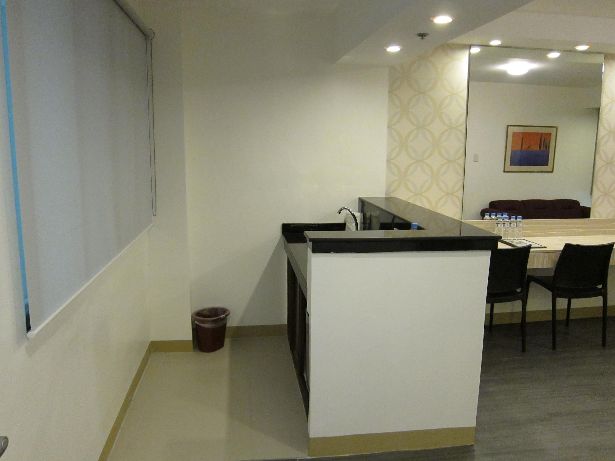เดอะ ชาร์เตอร์ เฮาส์ Hotel Makati City ภายนอก รูปภาพ