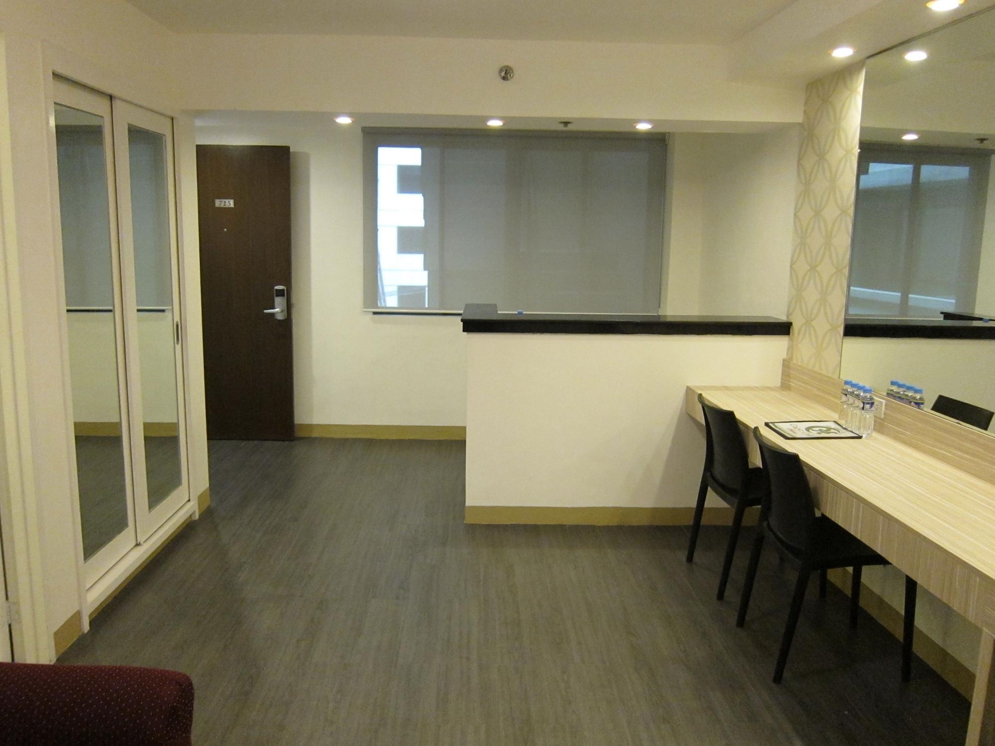 เดอะ ชาร์เตอร์ เฮาส์ Hotel Makati City ภายนอก รูปภาพ