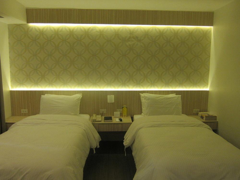เดอะ ชาร์เตอร์ เฮาส์ Hotel Makati City ภายนอก รูปภาพ