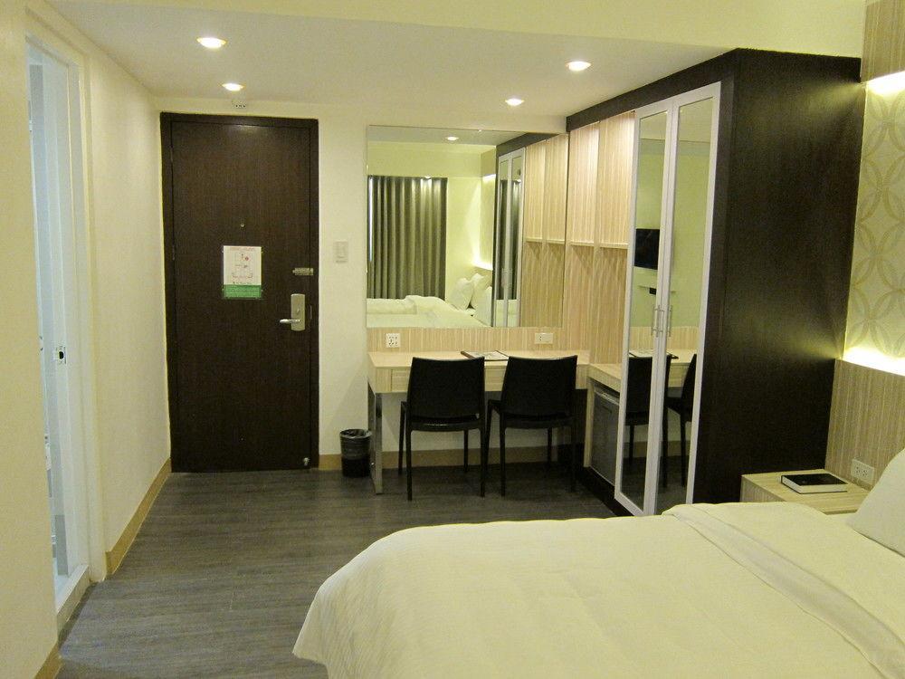 เดอะ ชาร์เตอร์ เฮาส์ Hotel Makati City ภายนอก รูปภาพ