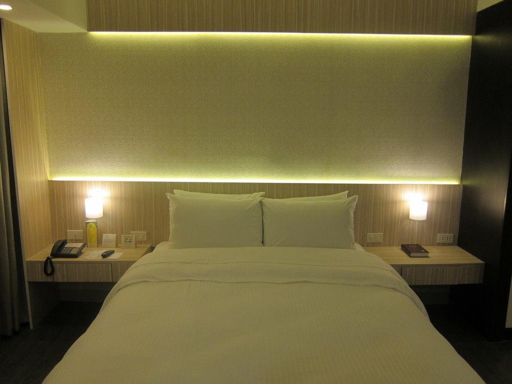 เดอะ ชาร์เตอร์ เฮาส์ Hotel Makati City ภายนอก รูปภาพ