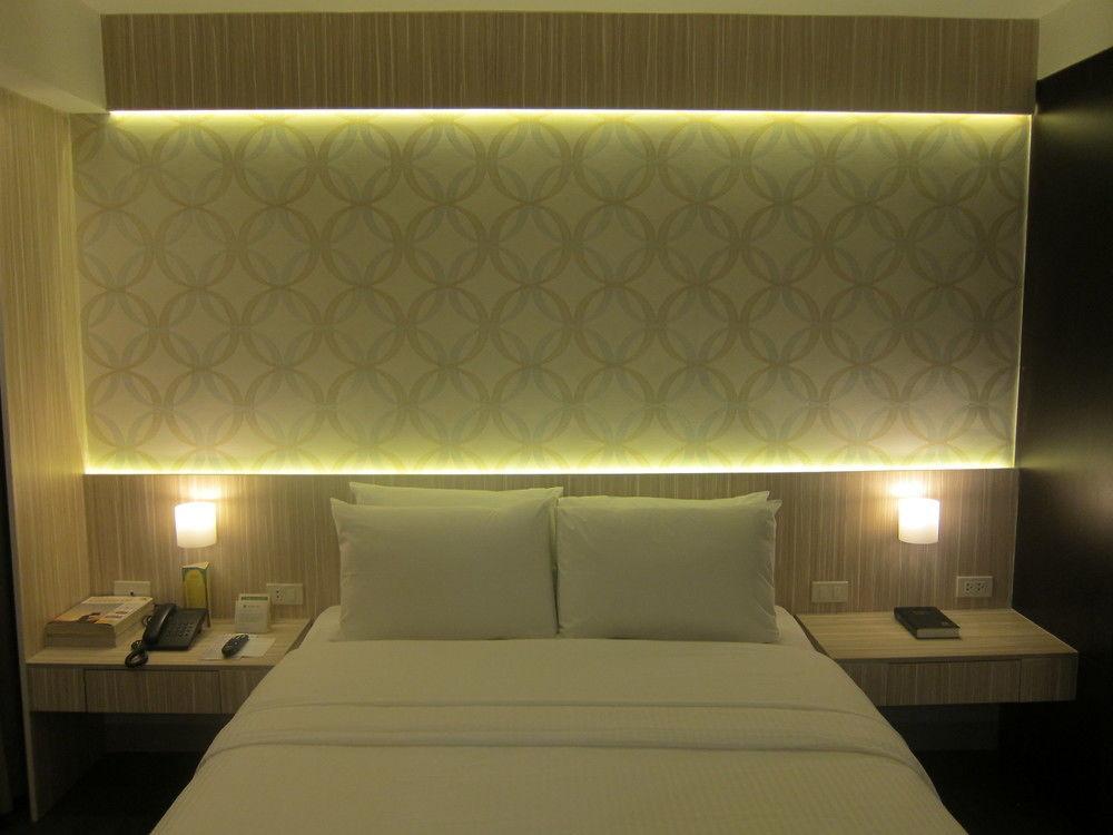 เดอะ ชาร์เตอร์ เฮาส์ Hotel Makati City ภายนอก รูปภาพ