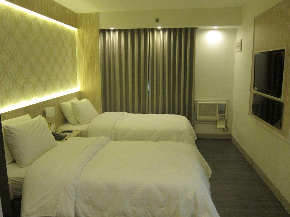 เดอะ ชาร์เตอร์ เฮาส์ Hotel Makati City ภายนอก รูปภาพ