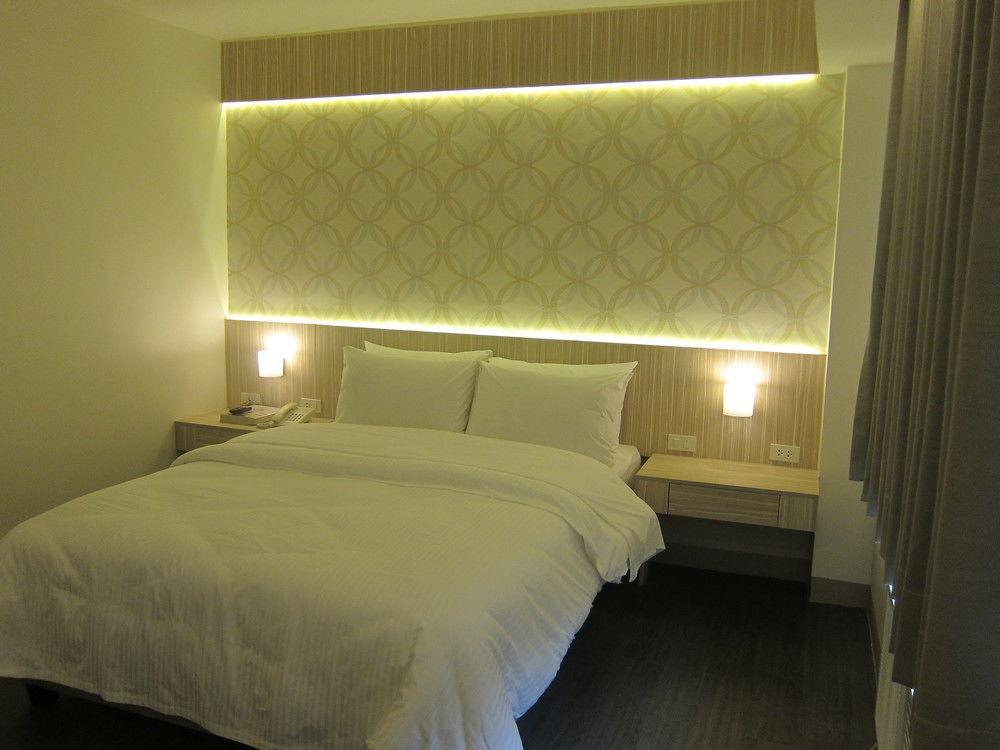 เดอะ ชาร์เตอร์ เฮาส์ Hotel Makati City ภายนอก รูปภาพ