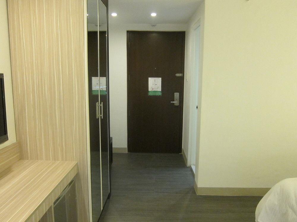 เดอะ ชาร์เตอร์ เฮาส์ Hotel Makati City ภายนอก รูปภาพ