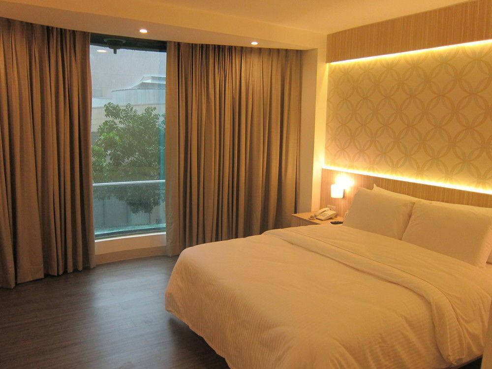 เดอะ ชาร์เตอร์ เฮาส์ Hotel Makati City ภายนอก รูปภาพ