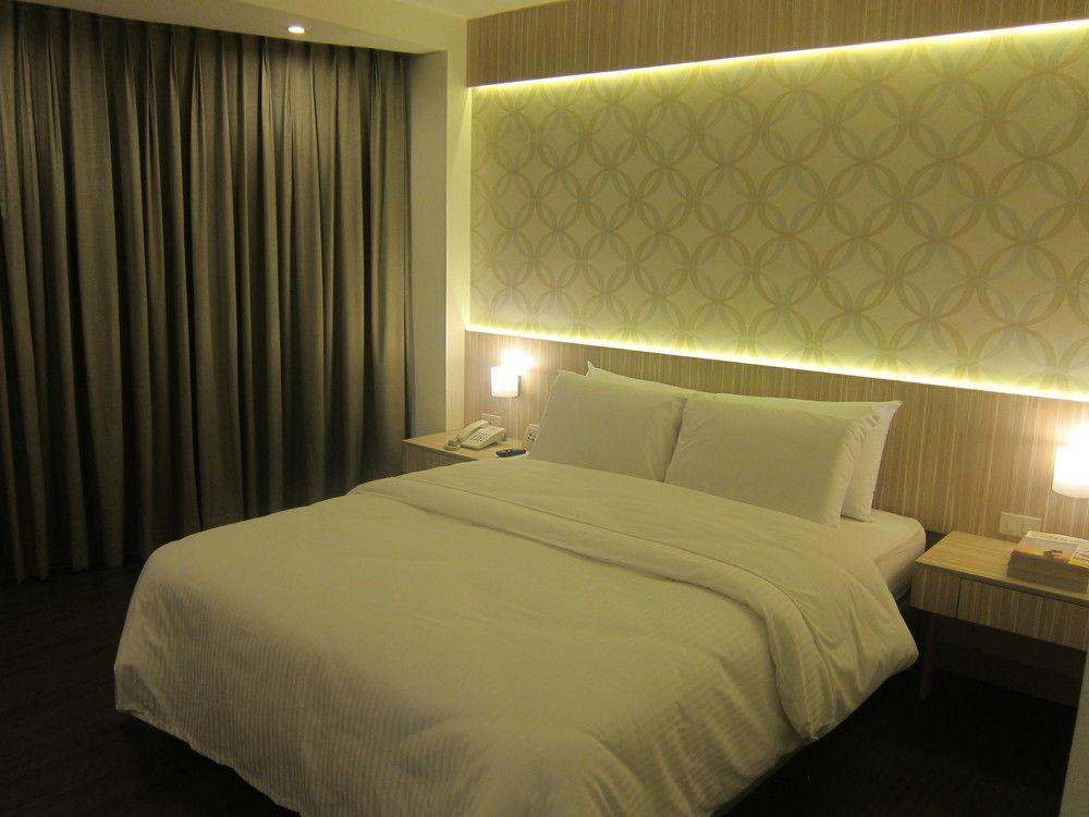 เดอะ ชาร์เตอร์ เฮาส์ Hotel Makati City ภายนอก รูปภาพ