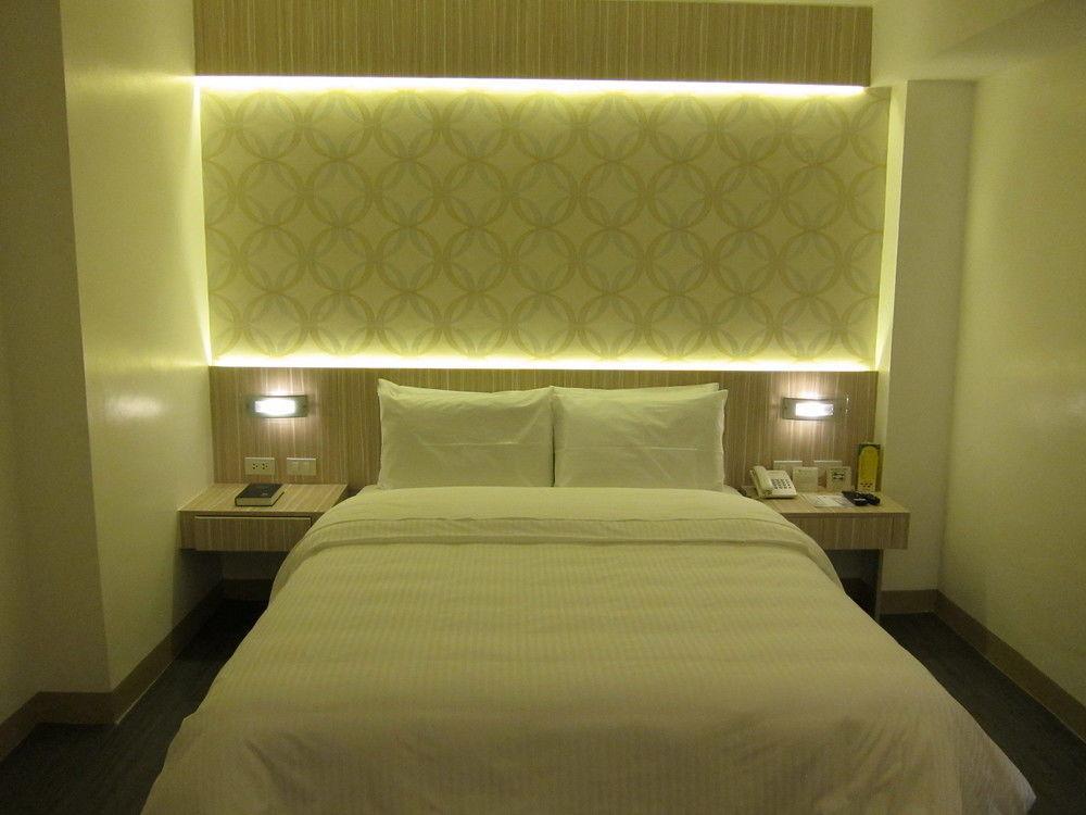 เดอะ ชาร์เตอร์ เฮาส์ Hotel Makati City ภายนอก รูปภาพ