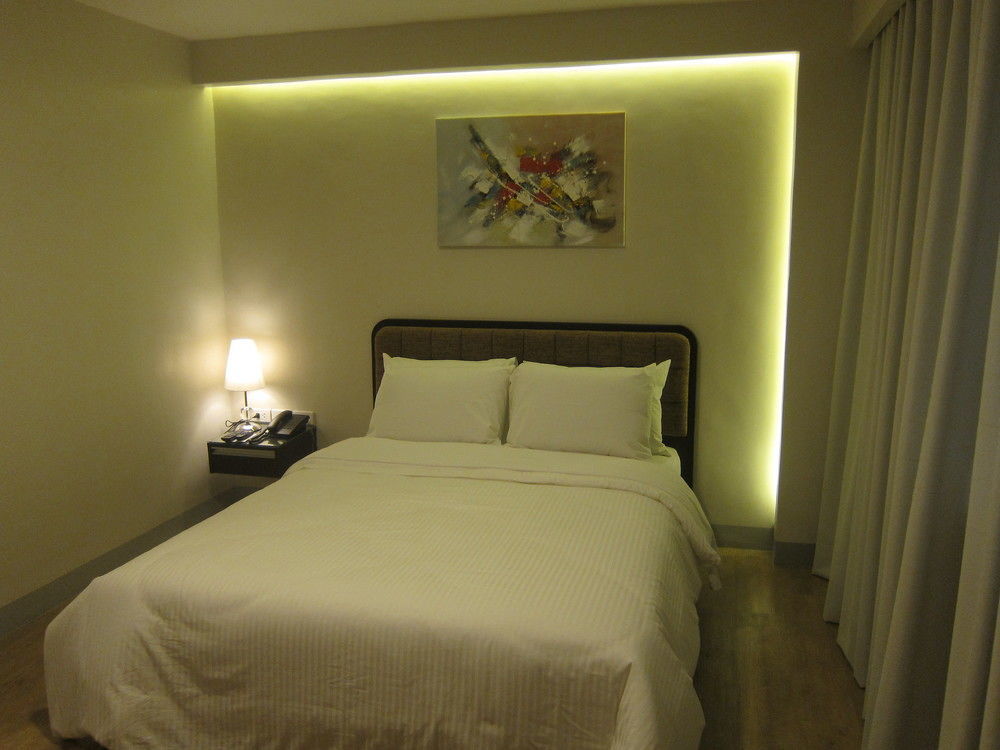 เดอะ ชาร์เตอร์ เฮาส์ Hotel Makati City ภายนอก รูปภาพ