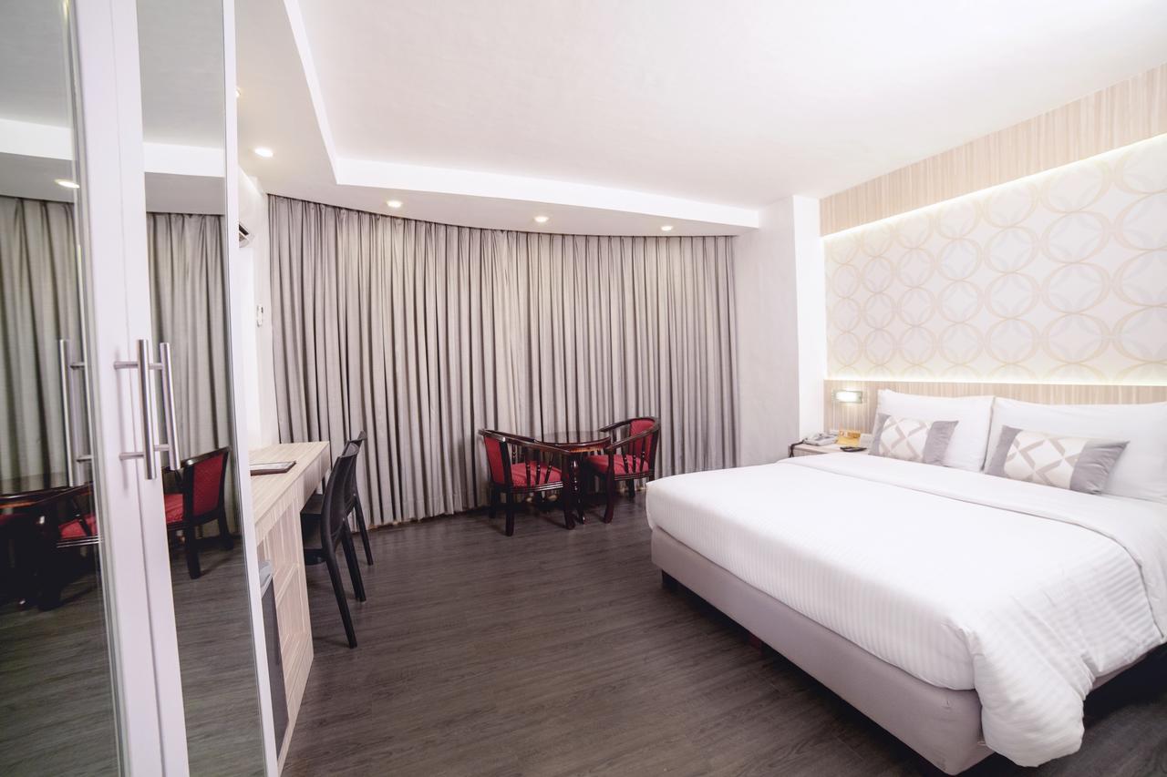 เดอะ ชาร์เตอร์ เฮาส์ Hotel Makati City ภายนอก รูปภาพ